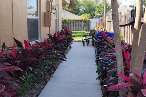 Villa ou maison à louer à Fort Lauderdale, Floride: 2 chambres, 125.98 m2 № 2023944 - photo 2