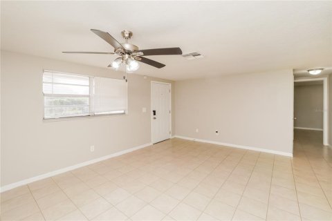 House in Port Richey, Florida 2 bedrooms, 78.04 sq.m. № 1831352 - photo 3