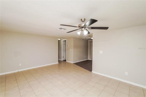 House in Port Richey, Florida 2 bedrooms, 78.04 sq.m. № 1831352 - photo 4