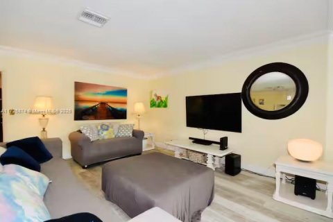 Casa en alquiler en Fort Lauderdale, Florida, 5 dormitorios, 361.48 m2 № 2060022 - foto 20