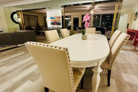 Casa en alquiler en Fort Lauderdale, Florida, 5 dormitorios, 361.48 m2 № 2060022 - foto 18