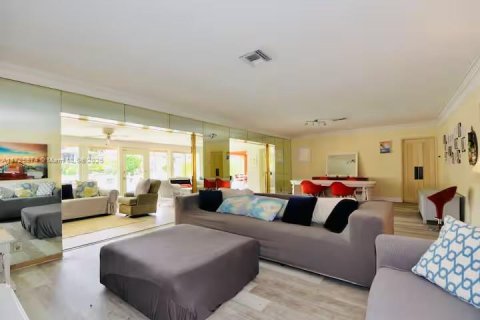 Casa en alquiler en Fort Lauderdale, Florida, 5 dormitorios, 361.48 m2 № 2060022 - foto 21