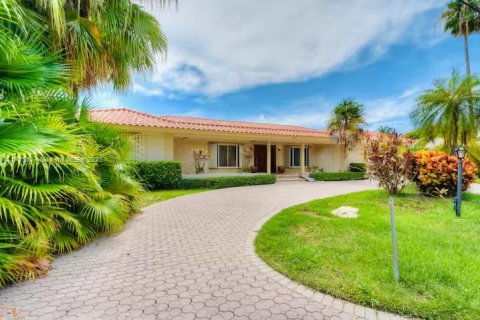 Casa en alquiler en Fort Lauderdale, Florida, 5 dormitorios, 361.48 m2 № 2060022 - foto 2