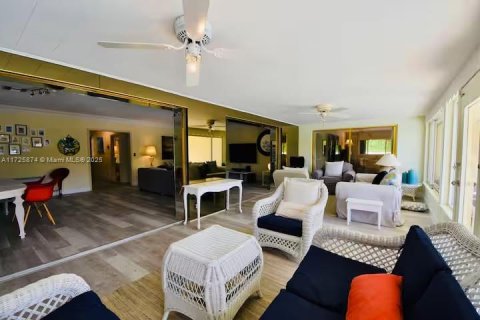 Casa en alquiler en Fort Lauderdale, Florida, 5 dormitorios, 361.48 m2 № 2060022 - foto 23