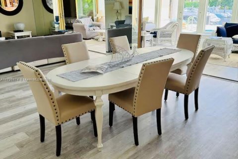 Casa en alquiler en Fort Lauderdale, Florida, 5 dormitorios, 361.48 m2 № 2060022 - foto 19