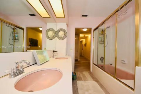 Casa en alquiler en Fort Lauderdale, Florida, 5 dormitorios, 361.48 m2 № 2060022 - foto 27