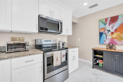 Villa ou maison à vendre à Palm Harbor, Floride: 2 chambres, 135.64 m2 № 2395652 - photo 24