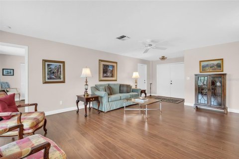 Villa ou maison à vendre à Palm Harbor, Floride: 2 chambres, 135.64 m2 № 2395652 - photo 8