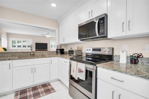 Villa ou maison à vendre à Palm Harbor, Floride: 2 chambres, 135.64 m2 № 2395652 - photo 21