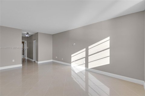 Copropriété à vendre à Sunny Isles Beach, Floride: 3 chambres, 145.86 m2 № 2011564 - photo 17