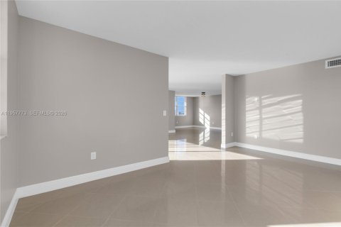 Copropriété à vendre à Sunny Isles Beach, Floride: 3 chambres, 145.86 m2 № 2011564 - photo 24