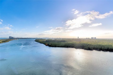 Copropriété à vendre à Sunny Isles Beach, Floride: 3 chambres, 145.86 m2 № 2011564 - photo 2