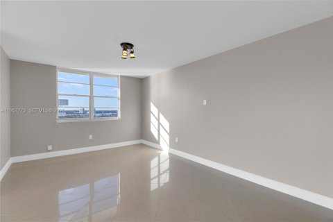 Copropriété à vendre à Sunny Isles Beach, Floride: 3 chambres, 145.86 m2 № 2011564 - photo 26
