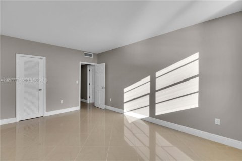 Copropriété à vendre à Sunny Isles Beach, Floride: 3 chambres, 145.86 m2 № 2011564 - photo 29