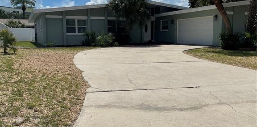 Villa ou maison à Tierra Verde, Floride 4 chambres, 195.09 m2 № 1883055