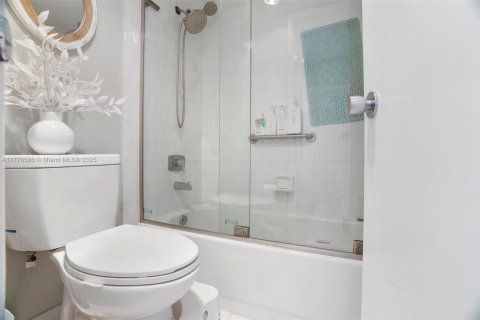 Condominio en venta en Aventura, Florida, 2 dormitorios, 105.91 m2 № 1714154 - foto 17