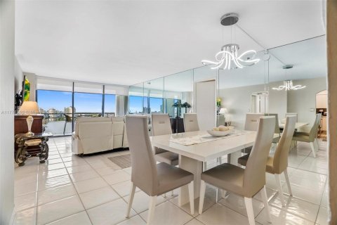 Condominio en venta en Aventura, Florida, 2 dormitorios, 105.91 m2 № 1714154 - foto 2