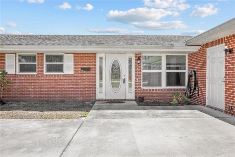 House in South Daytona, Florida 3 bedrooms, 214.05 sq.m. № 1716848 - photo 3