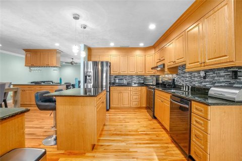 House in South Daytona, Florida 3 bedrooms, 214.05 sq.m. № 1716848 - photo 9