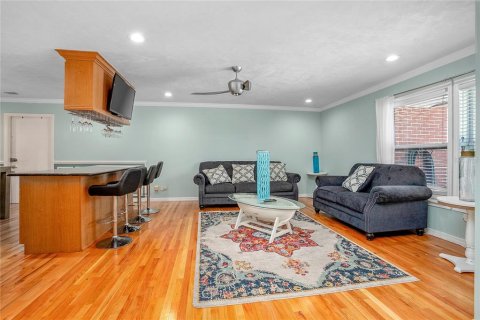 House in South Daytona, Florida 3 bedrooms, 214.05 sq.m. № 1716848 - photo 6