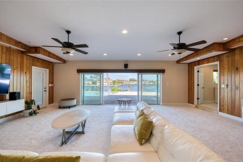 House in Saint Pete Beach, Florida 3 bedrooms, 190.36 sq.m. № 1906782 - photo 20