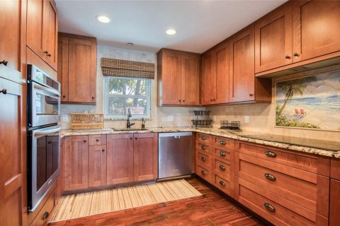 House in Saint Pete Beach, Florida 3 bedrooms, 190.36 sq.m. № 1906782 - photo 13