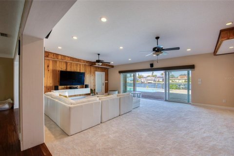 House in Saint Pete Beach, Florida 3 bedrooms, 190.36 sq.m. № 1906782 - photo 25