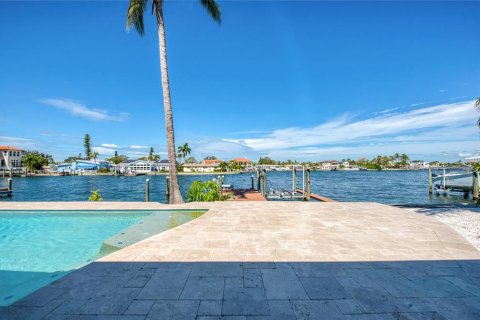 House in Saint Pete Beach, Florida 3 bedrooms, 190.36 sq.m. № 1906782 - photo 27