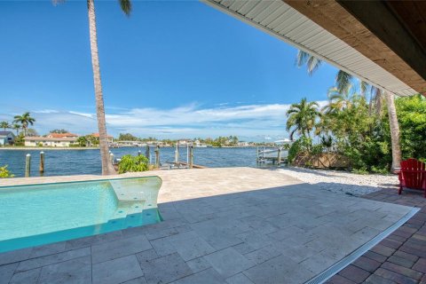 House in Saint Pete Beach, Florida 3 bedrooms, 190.36 sq.m. № 1906782 - photo 28