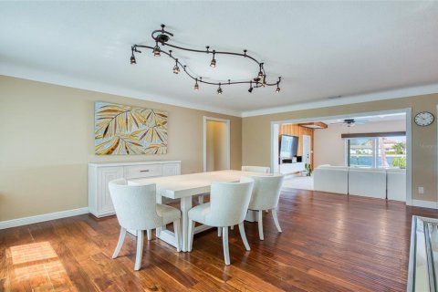 House in Saint Pete Beach, Florida 3 bedrooms, 190.36 sq.m. № 1906782 - photo 5