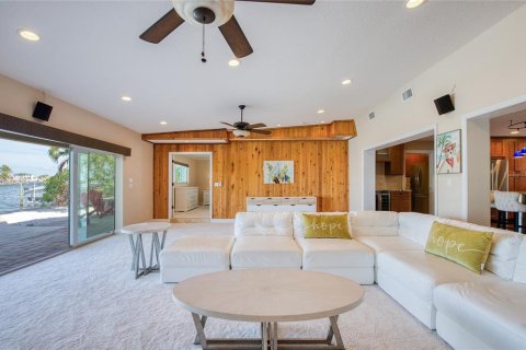 House in Saint Pete Beach, Florida 3 bedrooms, 190.36 sq.m. № 1906782 - photo 21