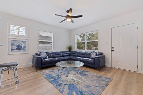 Купить виллу или дом в Сент-Питерсберг, Флорида 3 комнаты, 77.11м2, № 1905875 - фото 5