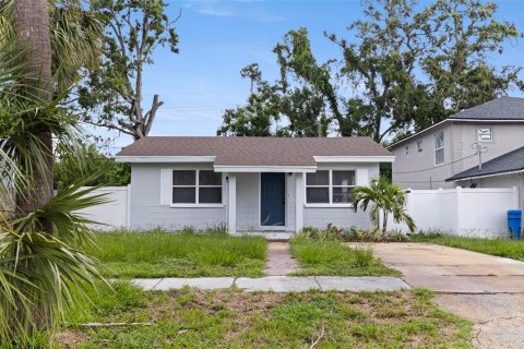 Купить виллу или дом в Сент-Питерсберг, Флорида 3 комнаты, 77.11м2, № 1905875 - фото 1