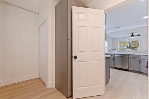 Купить виллу или дом в Сент-Питерсберг, Флорида 3 комнаты, 77.11м2, № 1905875 - фото 12