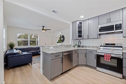 Купить виллу или дом в Сент-Питерсберг, Флорида 3 комнаты, 77.11м2, № 1905875 - фото 10