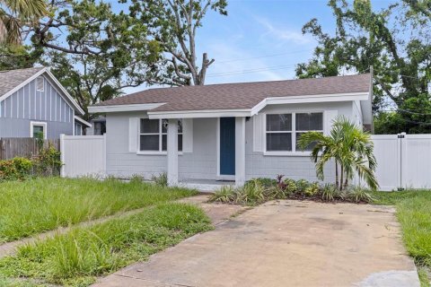 Купить виллу или дом в Сент-Питерсберг, Флорида 3 комнаты, 77.11м2, № 1905875 - фото 2