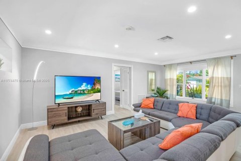 House in Fort Lauderdale, Florida 4 bedrooms, 196.58 sq.m. № 1610592 - photo 4