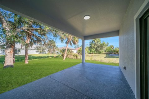 Villa ou maison à vendre à North Port, Floride: 4 chambres, 223.06 m2 № 2072379 - photo 30