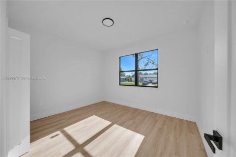 Villa ou maison à vendre à North Port, Floride: 4 chambres, 223.06 m2 № 2072379 - photo 16