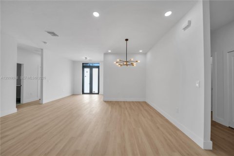 Villa ou maison à vendre à North Port, Floride: 4 chambres, 223.06 m2 № 2072379 - photo 11