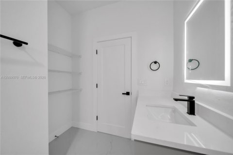 Villa ou maison à vendre à North Port, Floride: 4 chambres, 223.06 m2 № 2072379 - photo 23