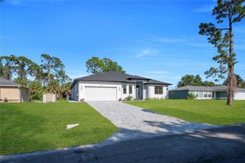 Villa ou maison à vendre à North Port, Floride: 4 chambres, 223.06 m2 № 2072379 - photo 3