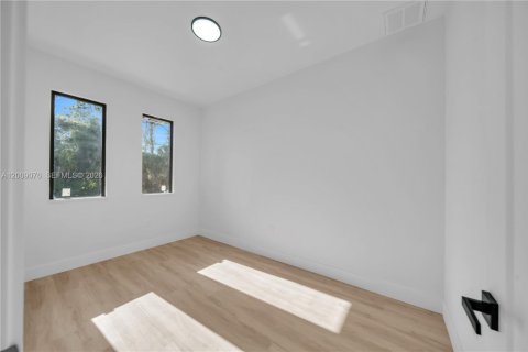 Villa ou maison à vendre à North Port, Floride: 4 chambres, 223.06 m2 № 2072379 - photo 15
