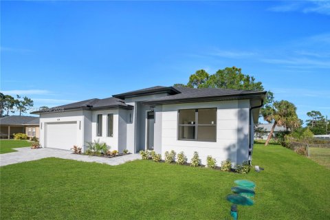 Villa ou maison à vendre à North Port, Floride: 4 chambres, 223.06 m2 № 2072379 - photo 4