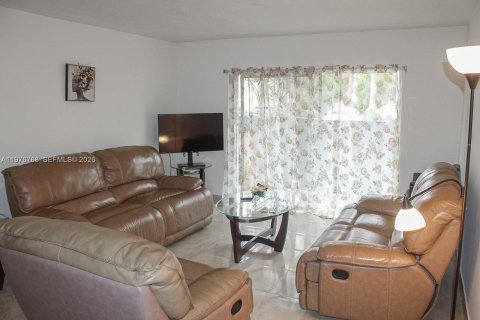 Купить кондоминиум в Майами, Флорида 2 спальни, 88.72м2, № 2040577 - фото 6