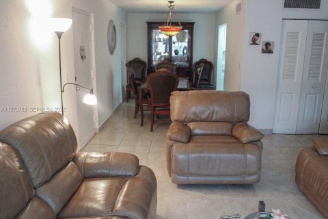 Купить кондоминиум в Майами, Флорида 2 спальни, 88.72м2, № 2040577 - фото 4