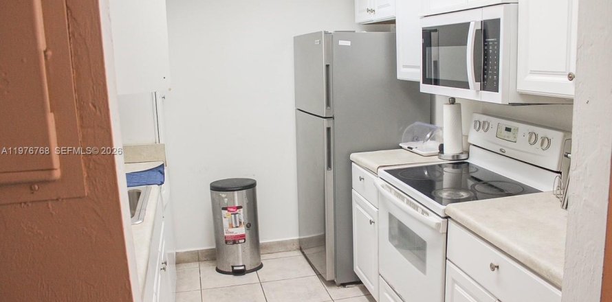 Кондоминиум с 2 спальнями в Майами, Флорида № 2040577