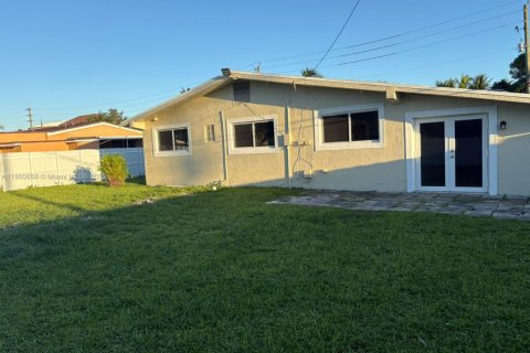 House in Miramar, Florida 4 bedrooms, 182.27 sq.m. № 1889146 - photo 2