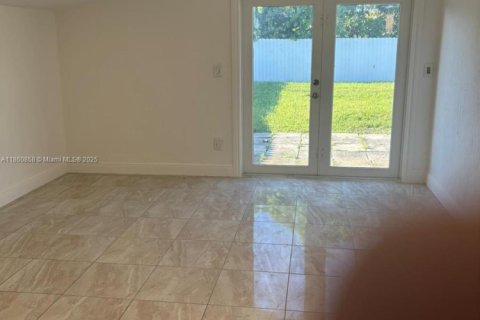 House in Miramar, Florida 4 bedrooms, 182.27 sq.m. № 1889146 - photo 3