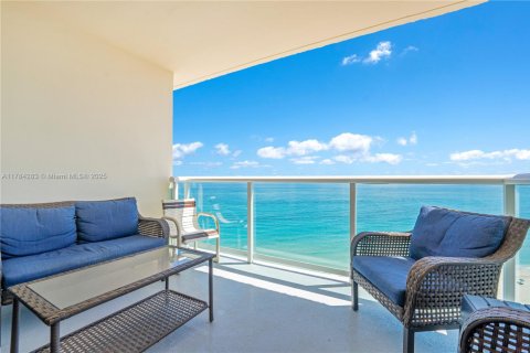 Condo in Lauderdale-by-the-Sea, Florida, 2 bedrooms  № 1738499 - photo 3